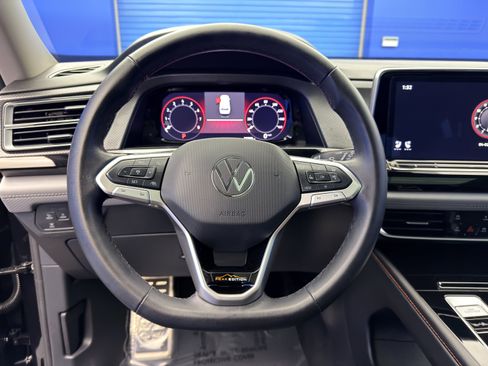 Used 2025 Volkswagen Atlas Peak Edition SE AWD/4WD image 14