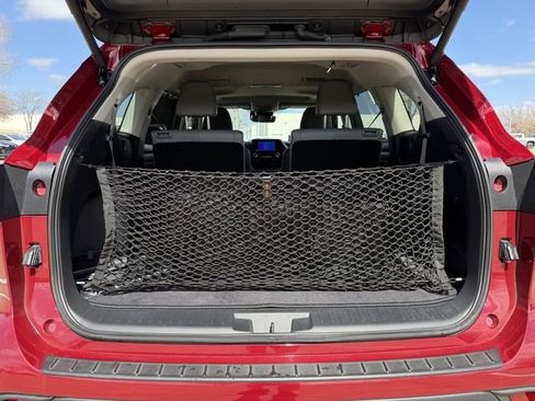 Certified 2025 Toyota Highlander XLE image 32