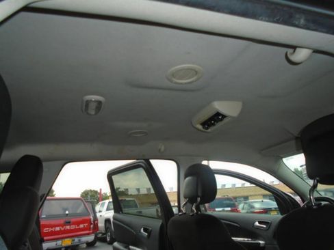 Used 2017 Dodge Journey SE w/ Flexible Seating Group image 19