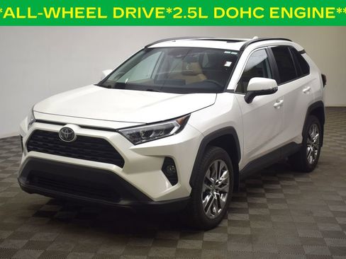 Used 2021 Toyota RAV4 XLE Premium image 3