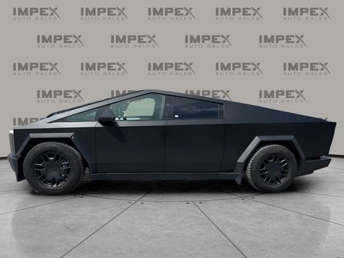 Used 2024 Tesla Cybertruck AWD Crew Cab image 2