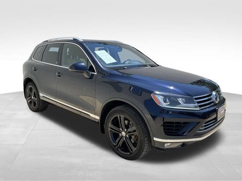 Used 2017 Volkswagen Touareg Wolfsburg Edition AWD/4WD image 3