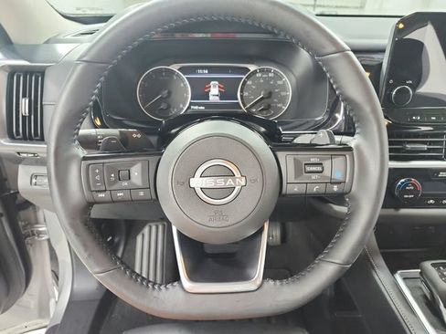 Used 2025 Nissan Pathfinder SL FWD image 22