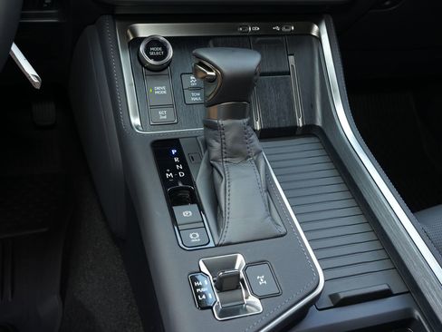 Used 2026 Lexus GX 550 w/ Cold Area Package AWD/4WD image 18