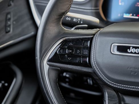 Used 2022 Jeep Grand Cherokee Overland w/ Luxury Tech Group IV image 28