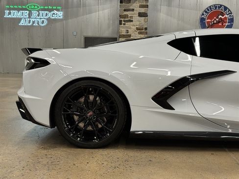 Used 2023 Chevrolet Corvette Stingray Coupe w/ Z51 Performance Package RWD image 17