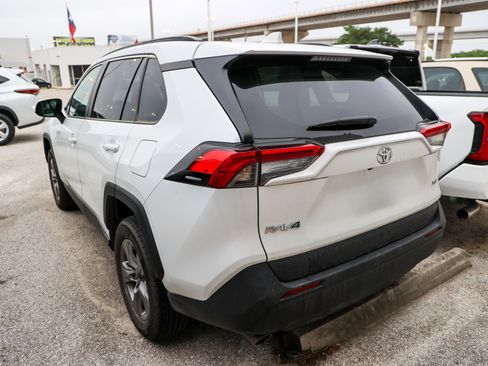 Used 2025 Toyota RAV4 XLE FWD image 10