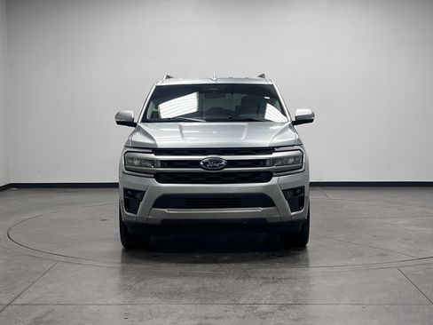 Used 2024 Ford Expedition XLT image 3