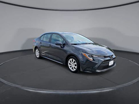 Used 2025 Toyota Corolla LE FWD image 2