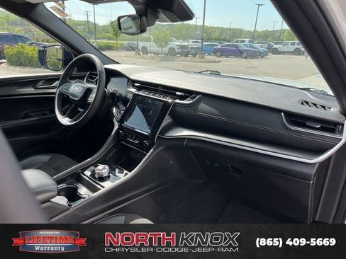 Used 2024 Jeep Grand Cherokee Altitude AWD/4WD image 29
