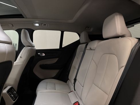Used 2023 Volvo XC40 B4 Plus w/ Protection Package Premier FWD image 23