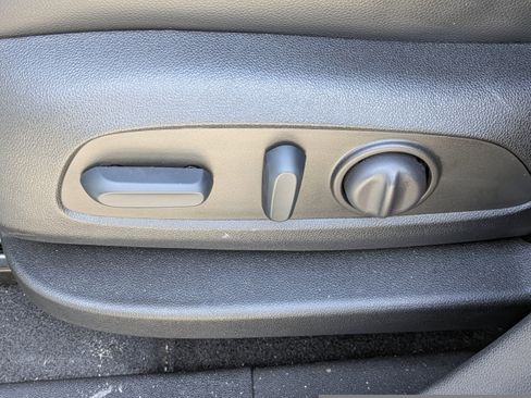 Used 2022 Chevrolet Equinox RS w/ RS Leather Package image 18