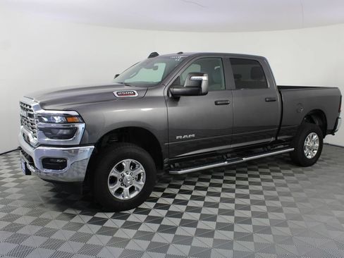 Used 2026 RAM 2500 Big Horn AWD/4WD image 2