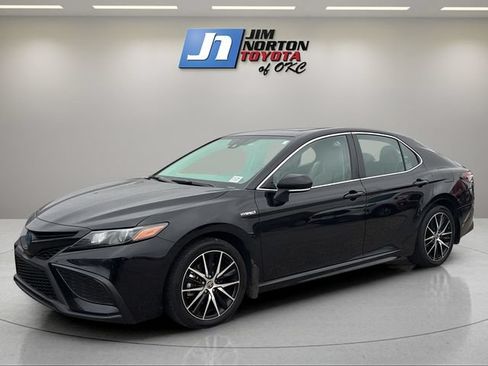 Used 2021 Toyota Camry SE w/ Audio Upgrade Package FWD image 1