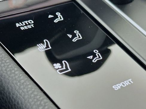 Certified 2026 Porsche Macan AWD/4WD image 22