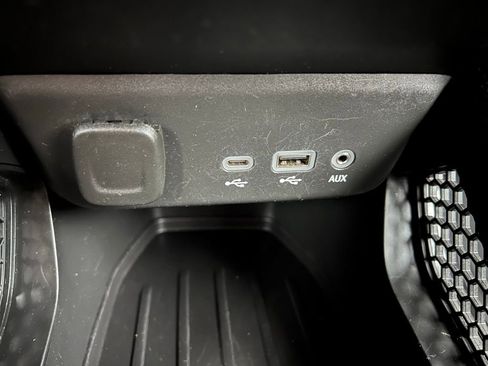 Used 2023 Chevrolet TrailBlazer LT w/ Convenience Package image 39