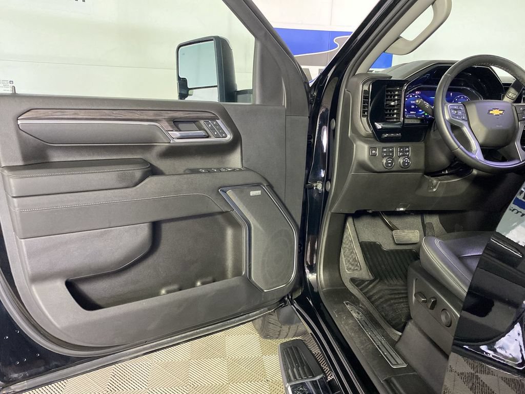 Used 2024 Chevrolet Silverado 2500 LTZ w/ LTZ Convenience Package AWD/4WD image 29