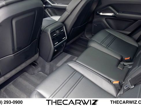 Used 2023 Porsche Cayenne Turbo AWD/4WD image 74