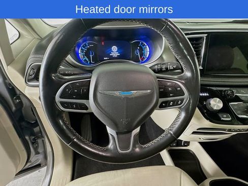 Used 2021 Chrysler Pacifica Touring-L image 15