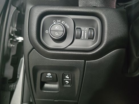 Used 2024 RAM 1500 Laramie AWD/4WD image 23