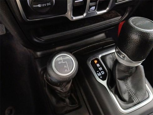 Used 2021 Jeep Gladiator Sport image 15