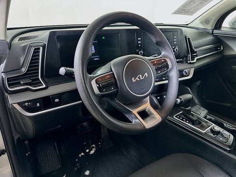 Used 2023 Kia Sportage LX image 9