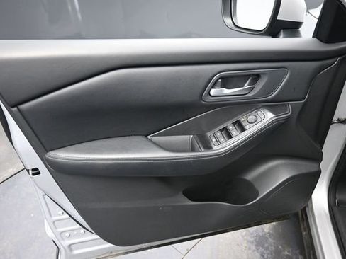 Used 2025 Nissan Rogue SV AWD/4WD image 18