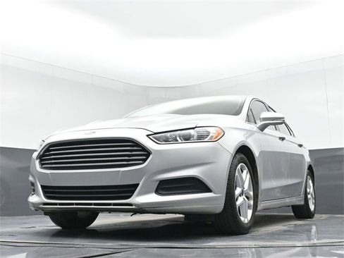 Used 2016 Ford Fusion SE image 43
