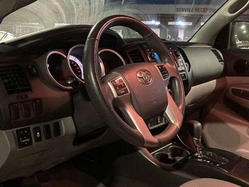 Used 2013 Toyota Tacoma PreRunner w/ Convenience Pkg image 9