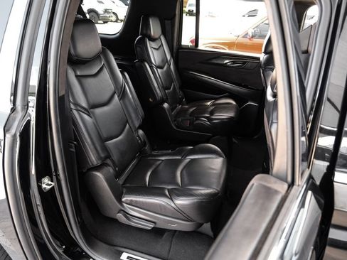 Used 2020 Cadillac Escalade ESV Platinum RWD image 38