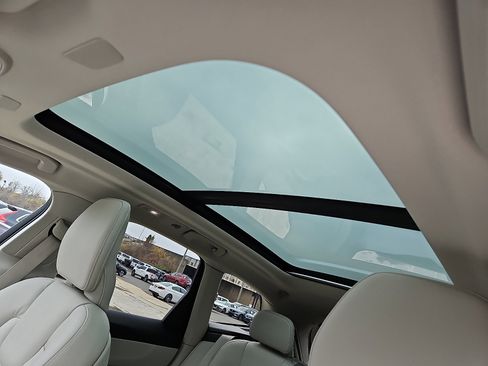 Certified 2024 Volvo XC60 B5 Core w/ Climate Package image 14