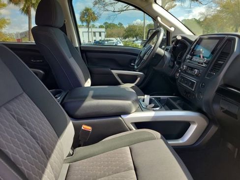 Used 2024 Nissan Titan SV w/ SV Convenience Package RWD image 31