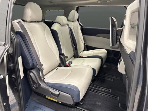 Used 2025 Kia Carnival SX image 33