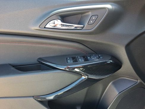 Used 2025 Chevrolet Trax RS w/ Driver Confidence Package image 14