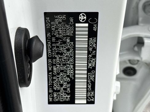 Used 2025 Toyota Corolla SE image 30