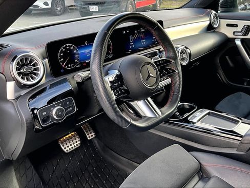 Used 2025 Mercedes-Benz CLA 250 4MATIC image 17
