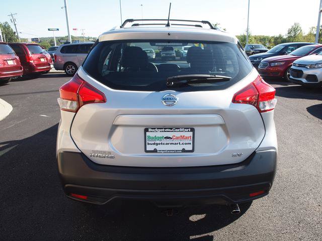 Used 2019 Nissan Kicks SV FWD image 2