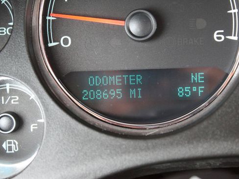 Used 2011 Chevrolet Tahoe LT AWD/4WD image 35