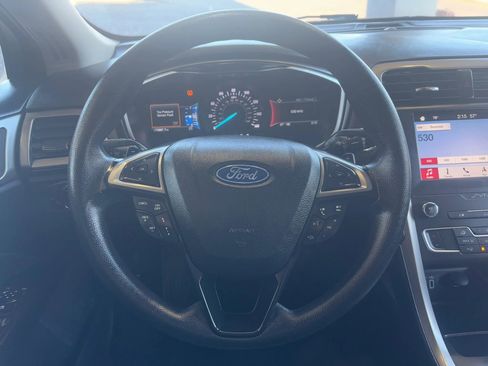 Used 2019 Ford Fusion SE image 10