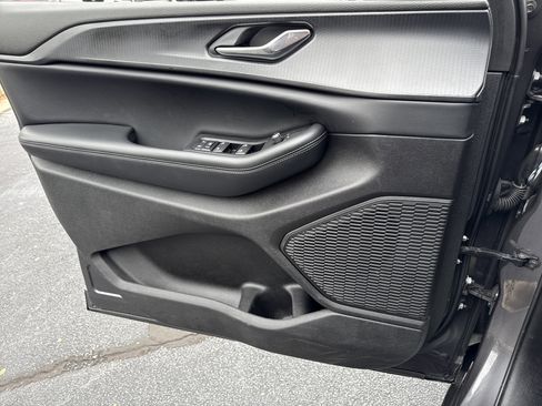 Used 2024 Jeep Grand Cherokee L Laredo image 11