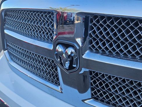 Used 2018 RAM 1500 SLT image 9