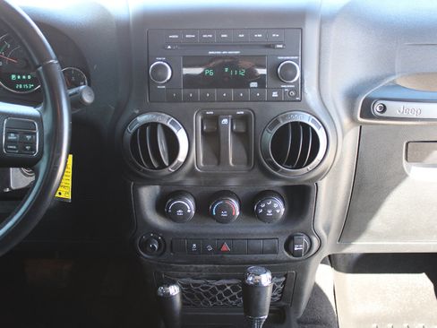 Used 2018 Jeep Wrangler Sport image 19