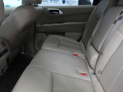 Used 2015 Nissan Pathfinder SL FWD image 16