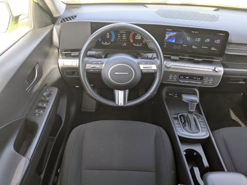 Used 2025 Hyundai Kona SEL AWD/4WD image 18