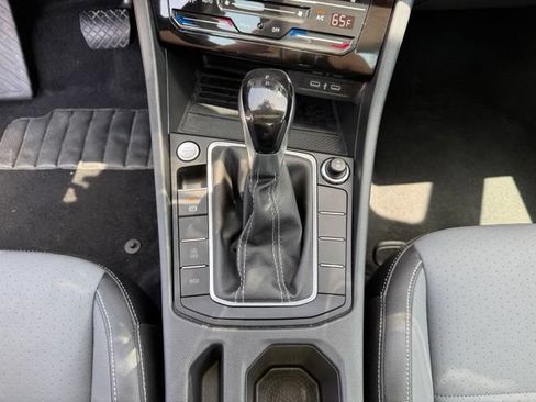 Used 2025 Volkswagen Jetta SE FWD image 18
