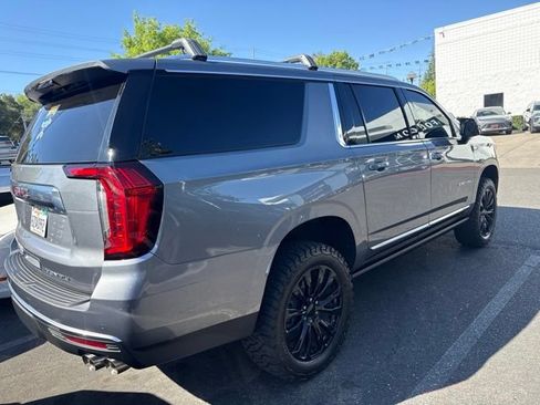Used 2022 GMC Yukon XL Denali w/ Advanced Technology Package AWD/4WD image 2
