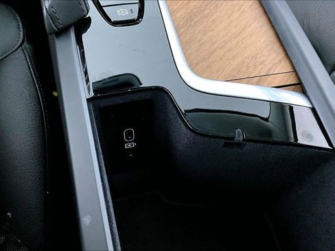 Used 2024 Volvo XC90 B6 Plus w/ Protection Package image 35