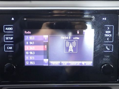 Used 2018 Toyota Corolla LE w/ Carpet Mat Package (TMS) FWD image 20