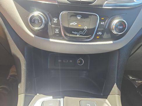 Used 2022 Chevrolet Equinox LT AWD/4WD image 25