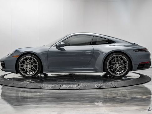 Used 2024 Porsche 911 Carrera RWD image 6